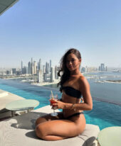 Monique +971552887856